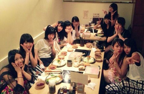 NMB48の食事会で撮影された画像に… - 心霊写真