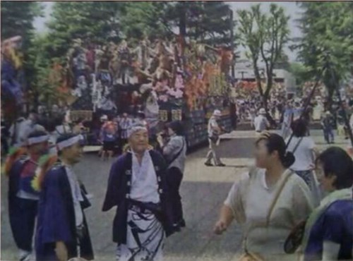 デーリー東北新聞に載った八戸三社大祭の写真 - 心霊写真