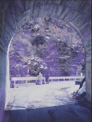 隧道からの風景の画像