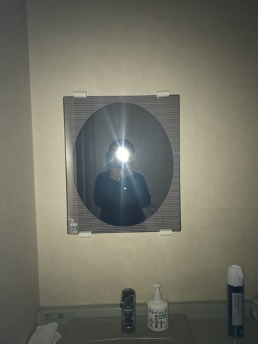 トイレの鏡の画像