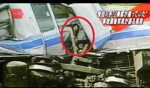 福知山線脱線事故の画像