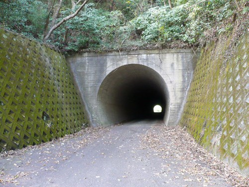 鹿野山トンネルの写真