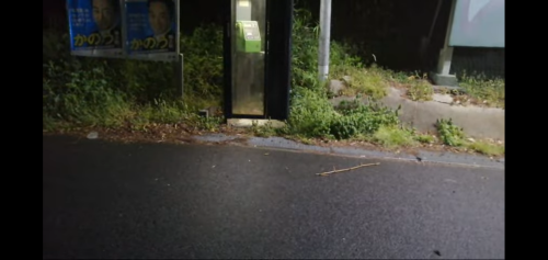 紀見峠入口の電話ボックスの写真